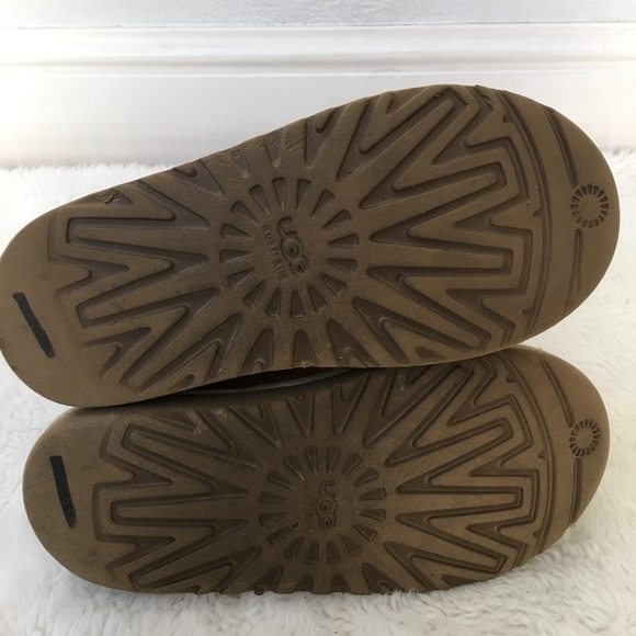 UGG Girl One Button Gold Boots Size 2 - Picture 11 of 15